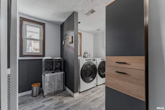 $397,000 | 2501 Yorktown Drive, Bloomington, IL 61704