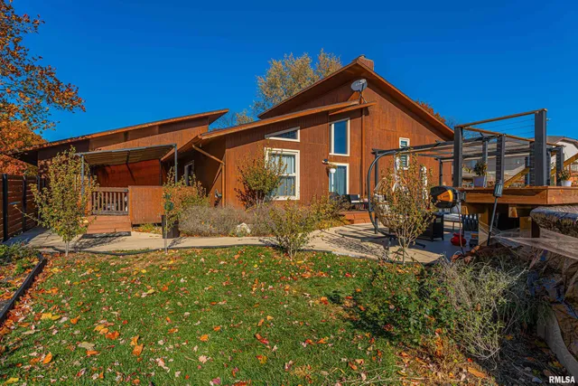 $397,000 | 2501 Yorktown Drive, Bloomington, IL 61704