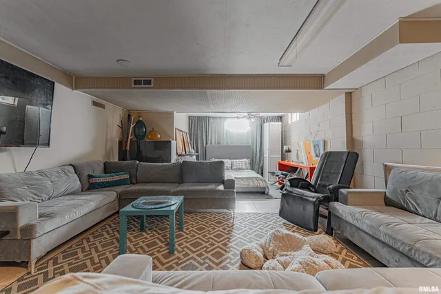 $397,000 | 2501 Yorktown Drive, Bloomington, IL 61704