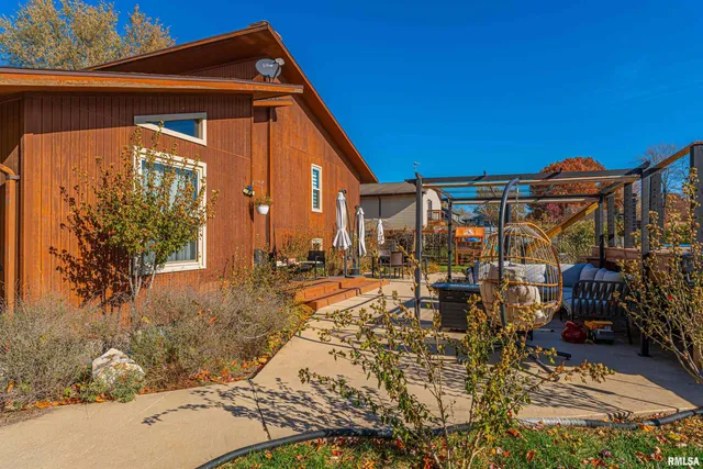 $397,000 | 2501 Yorktown Drive, Bloomington, IL 61704