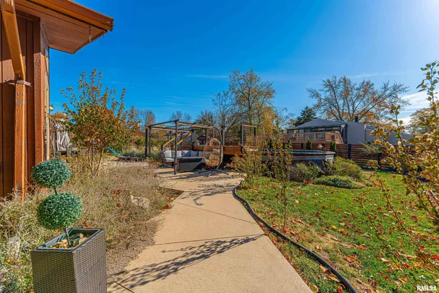 $397,000 | 2501 Yorktown Drive, Bloomington, IL 61704