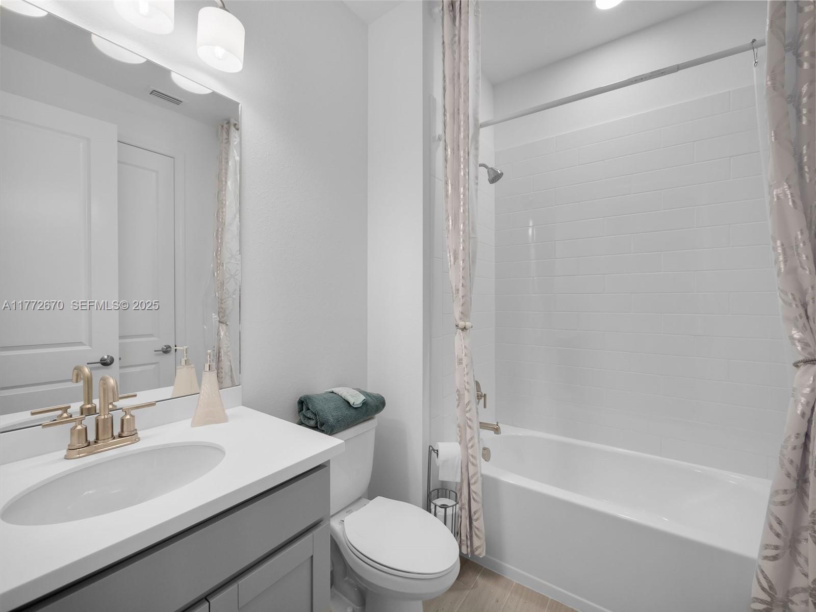 516 Ranch Oak Circle Port St. Lucie, FL 34984 - Photo 22 of 44 a bathroom with a sink a toilet and a bathtub