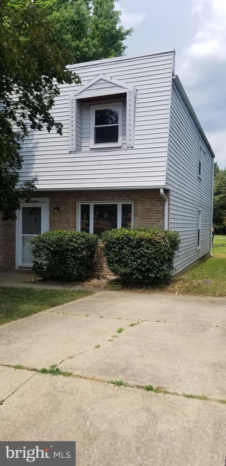 Front Yard with Parking
