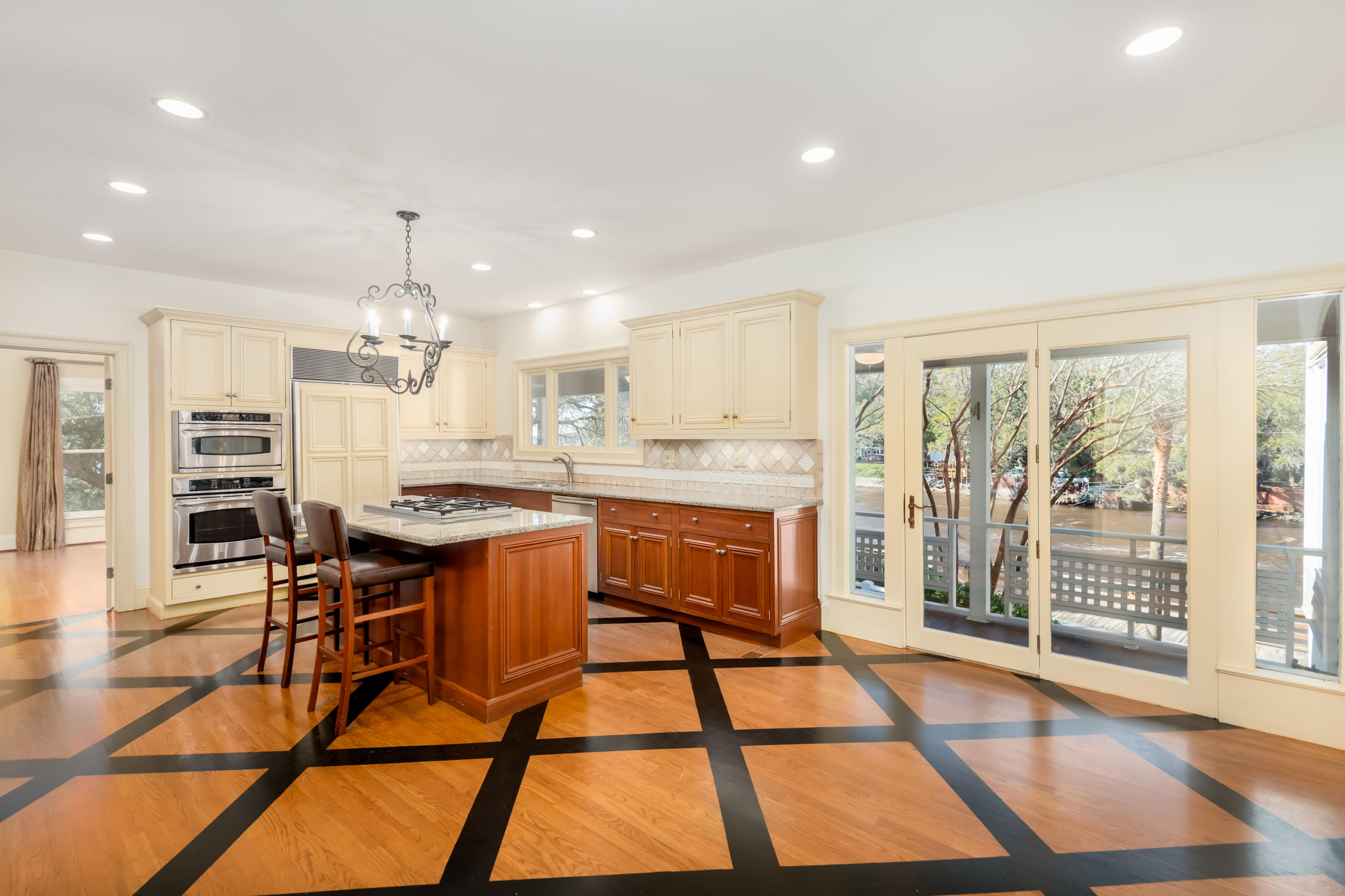 2186 Wappoo Hall Road Charleston, SC 29412 - Photo 13 of 20 2186 Wappoo Hall Photos