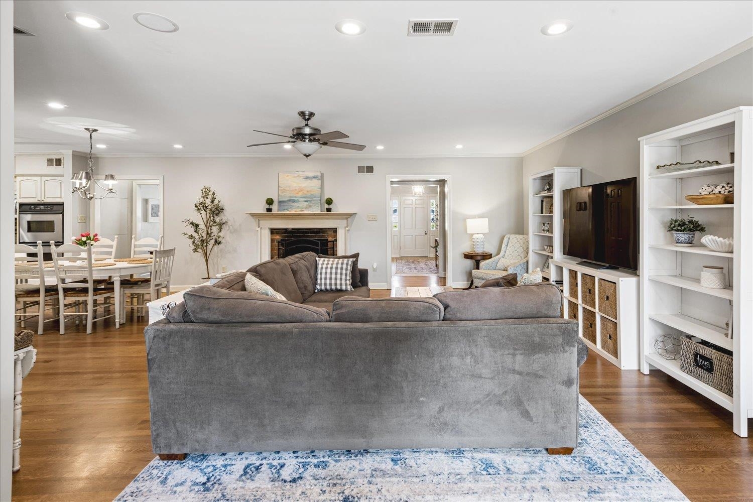 5311 South Angela Road Memphis, TN 38120 - Photo 11 of 40 a living room with furniture and a flat screen tv