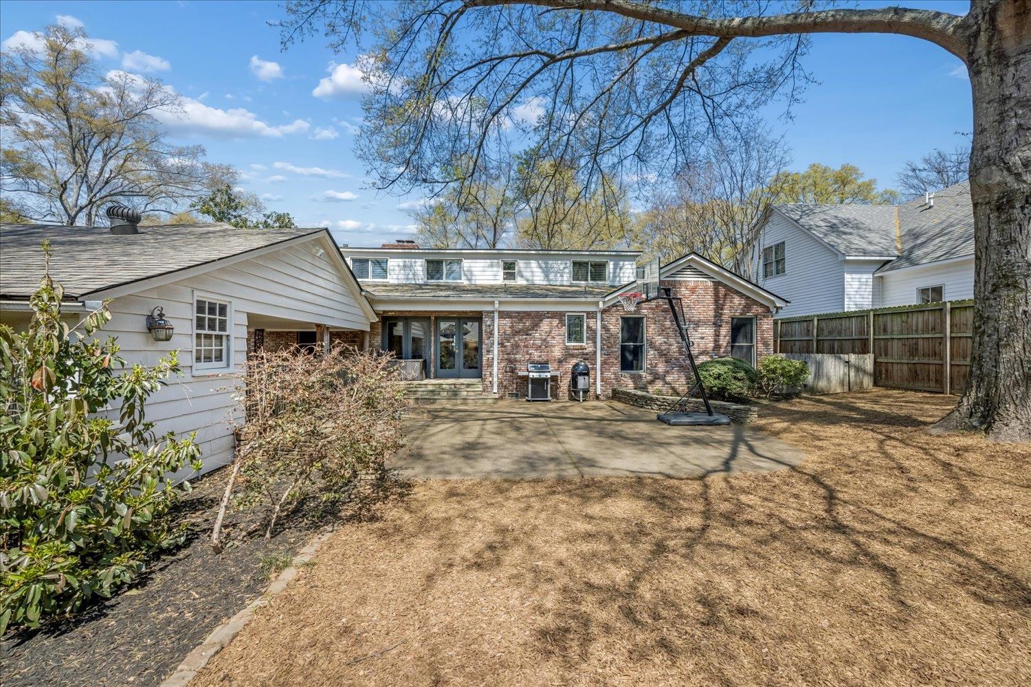5311 South Angela Road Memphis, TN 38120 - Photo 35 of 40 front view of a house with a yard