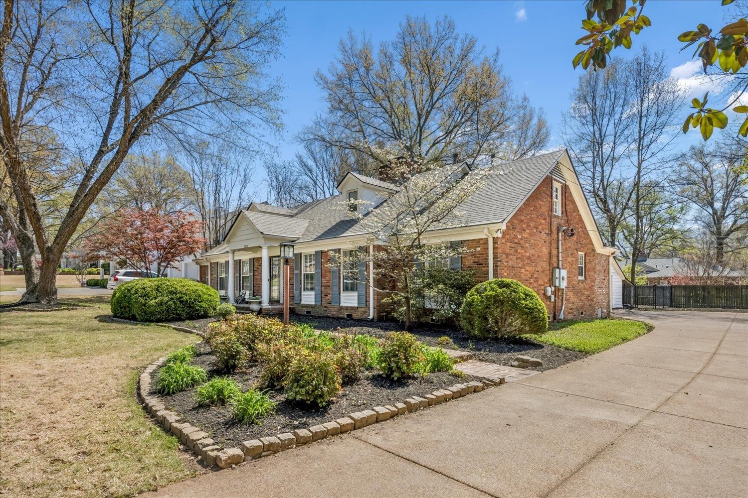 5311 South Angela Road Memphis, TN 38120 - Photo 4 of 40 a front view of a house with garden
