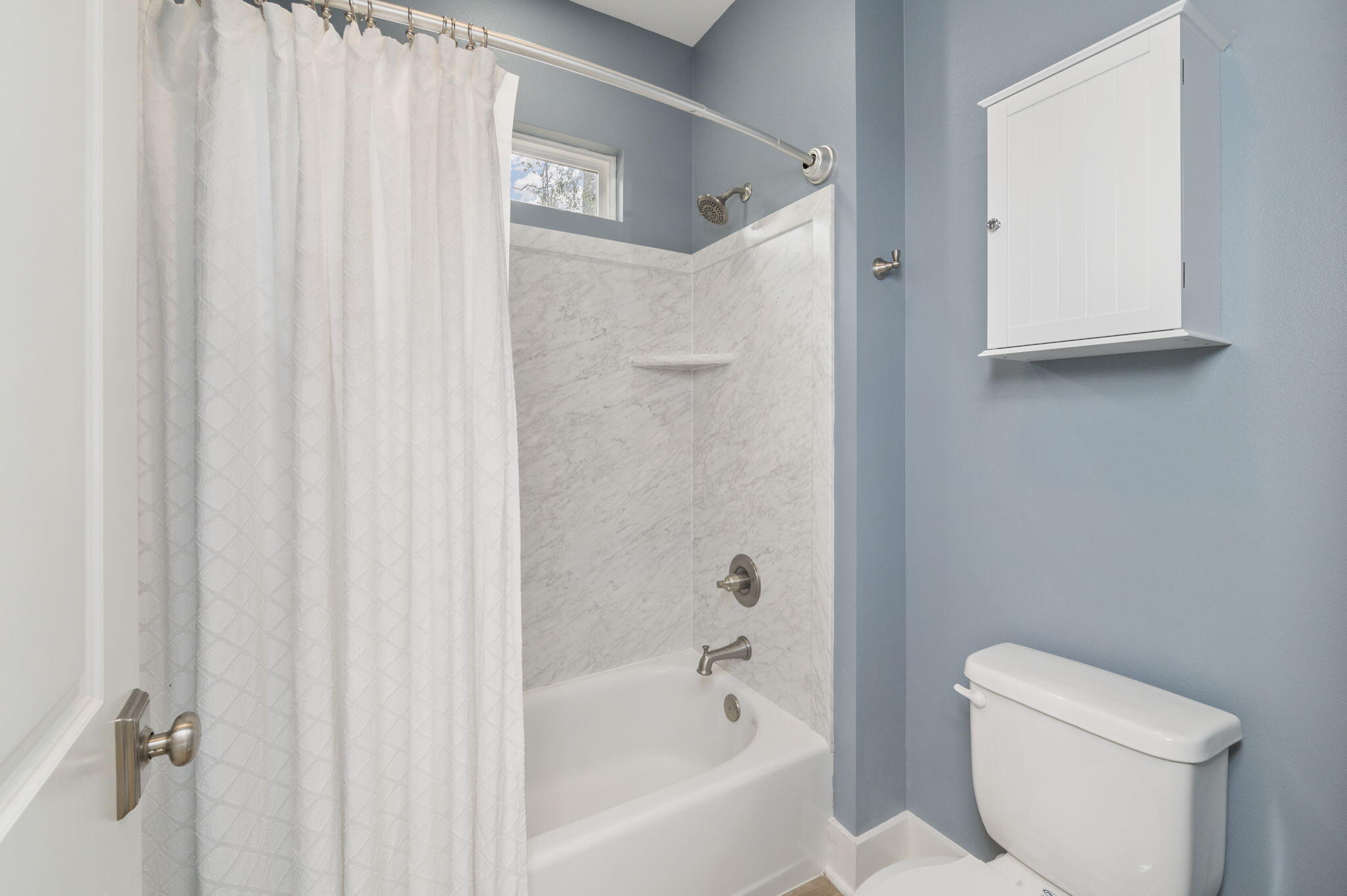 5901 Oak Hill Road Crestview, FL 32536 - Photo 54 of 66 a bathroom with a toilet and a bathtub