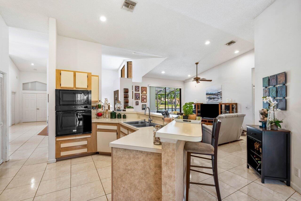 22181 Cranbrook Road Boca Raton, FL 33428 - Photo 11 of 36 018-22181CranbrookRoad-BocaRaton-FL-3342