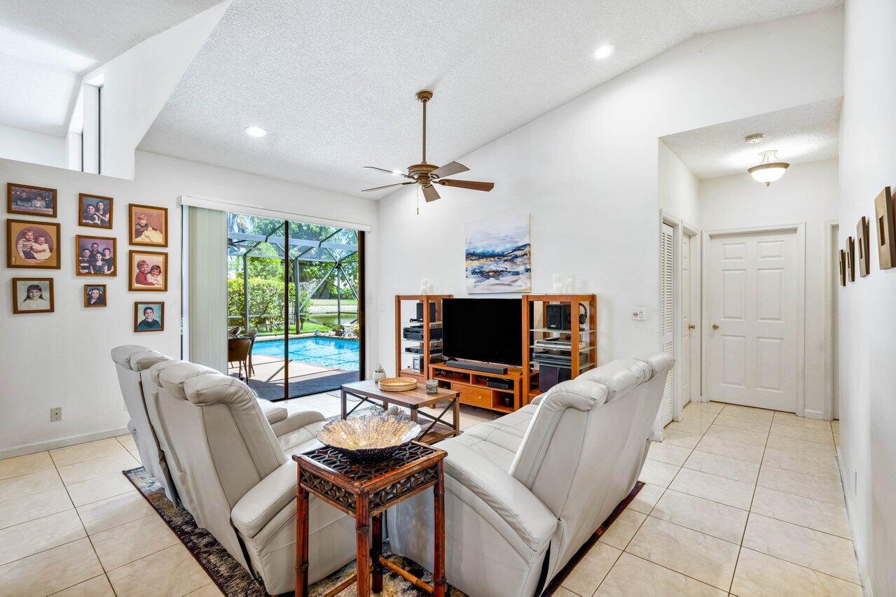 22181 Cranbrook Road Boca Raton, FL 33428 - Photo 7 of 36 011-22181CranbrookRoad-BocaRaton-FL-3342