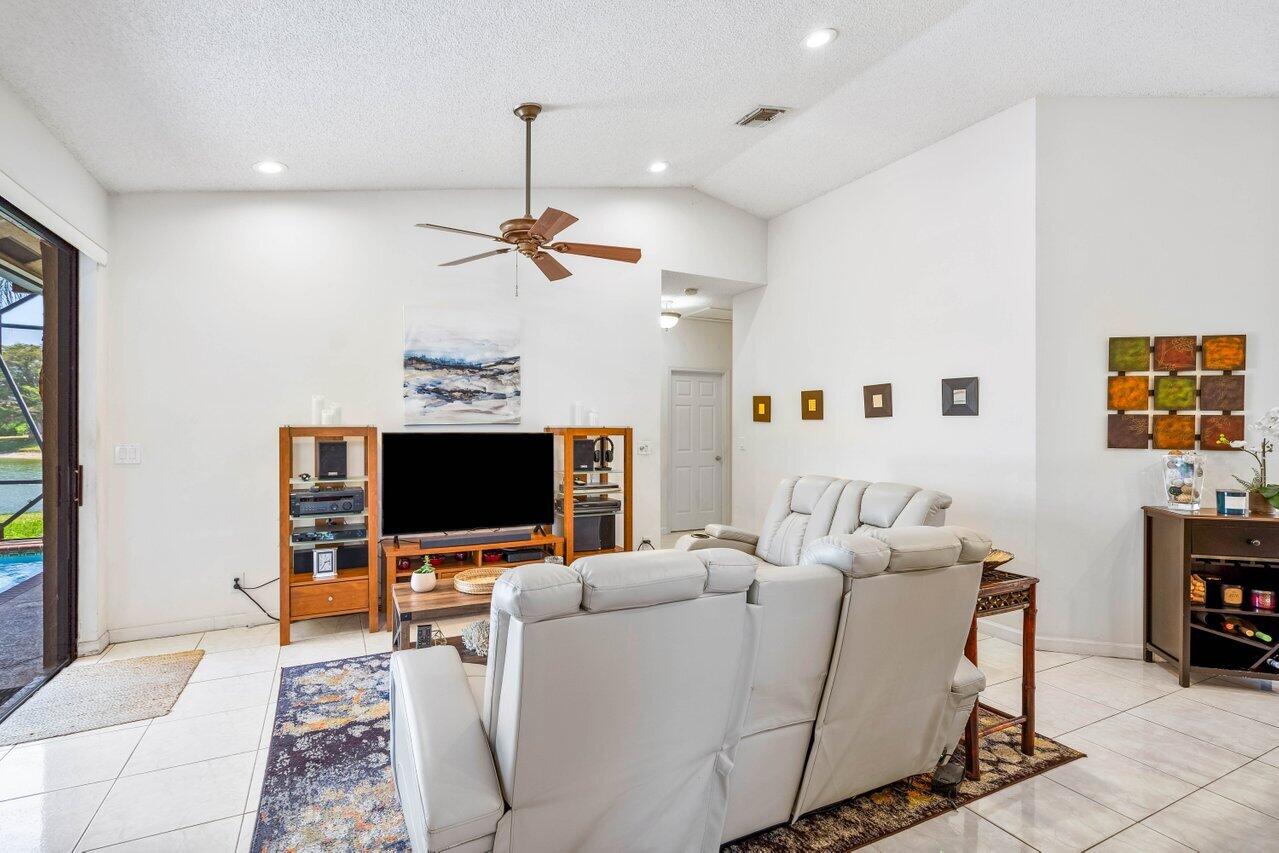 22181 Cranbrook Road Boca Raton, FL 33428 - Photo 8 of 36 013-22181CranbrookRoad-BocaRaton-FL-3342