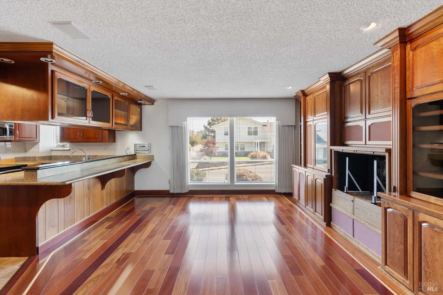 116 Silverview Court Vallejo, CA 94591 - Photo 15 of 61 Multi use space functions as a living room or family room.