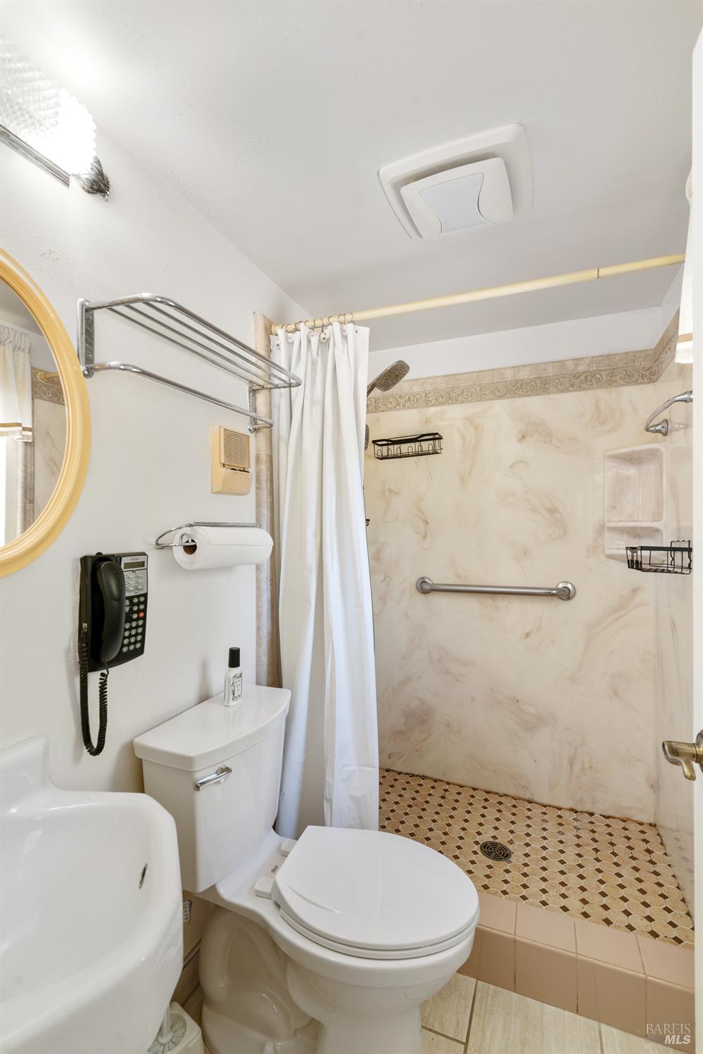 116 Silverview Court Vallejo, CA 94591 - Photo 51 of 61 Full bath on main level.