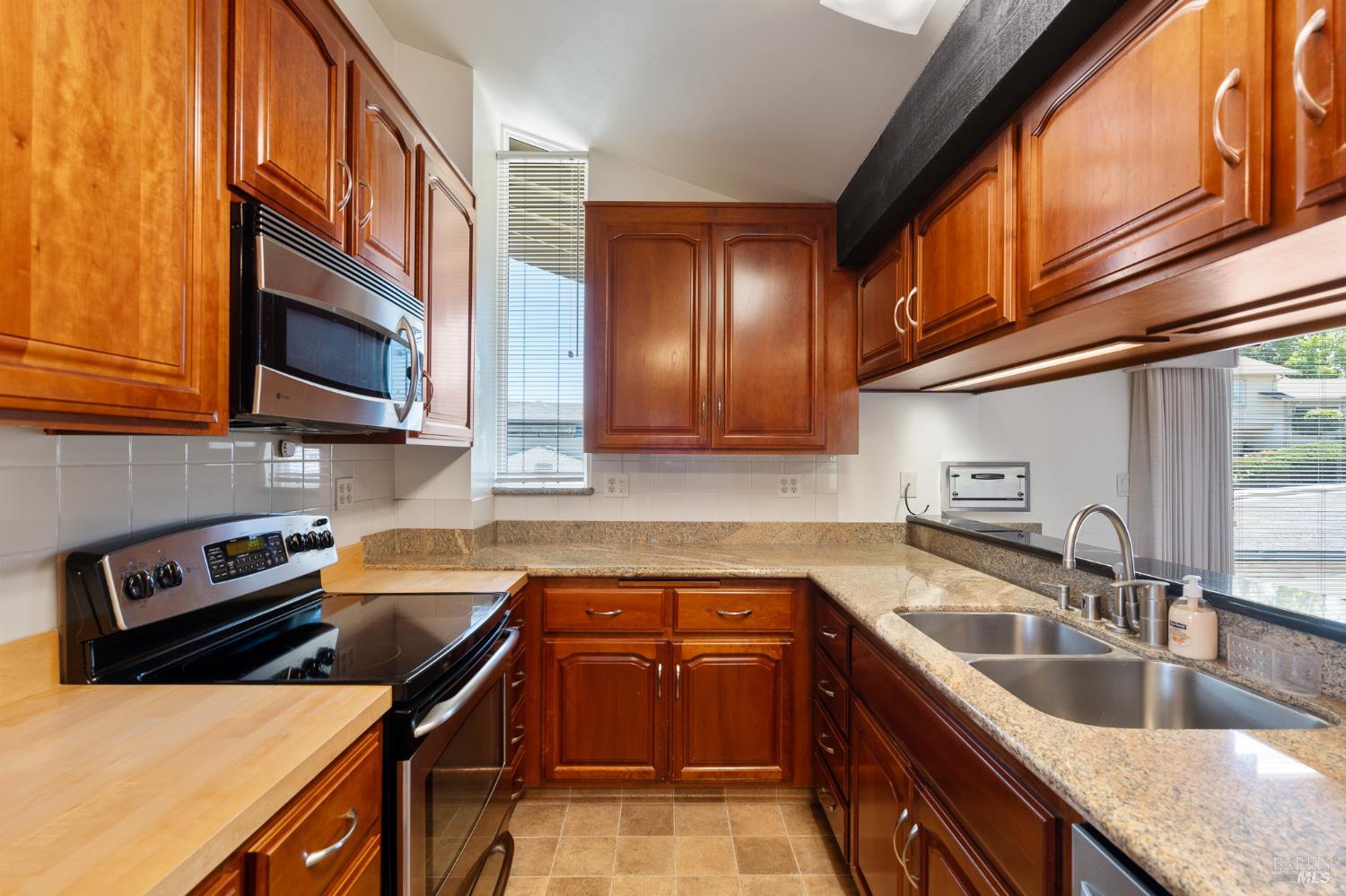 116 Silverview Court Vallejo, CA 94591 - Photo 10 of 61