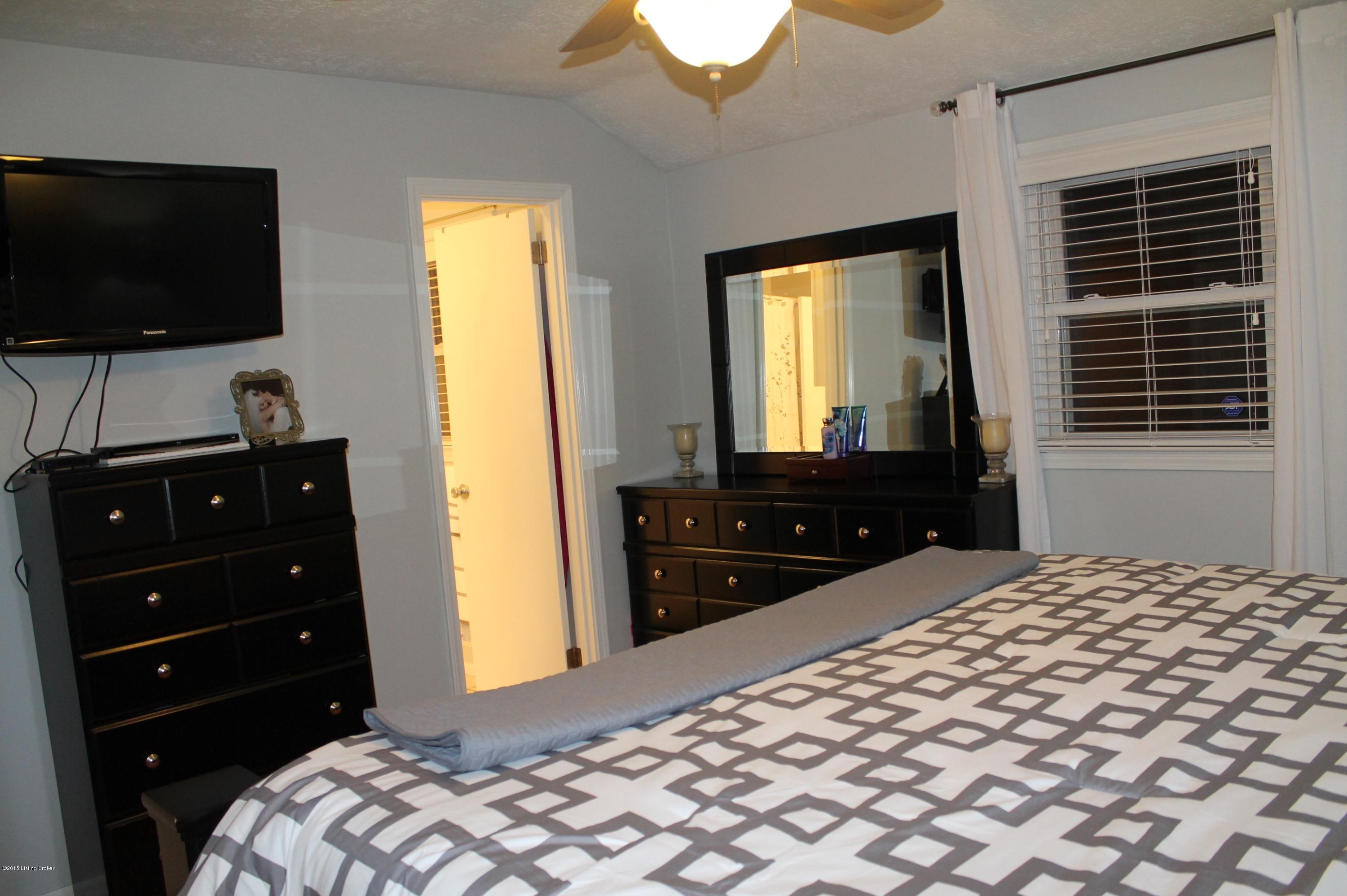 7805 Laurel Ridge Road Louisville, KY 40219 - Photo 29 of 77 Master bedroom