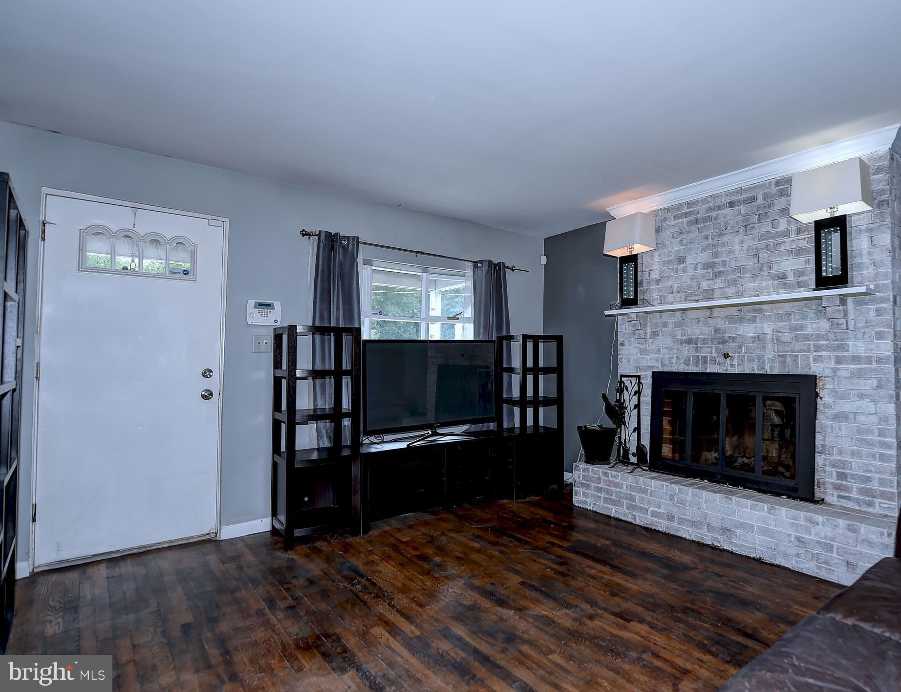 8448 Oakleigh Road Baltimore, MD 21234 - Photo 1 of 27 Living Room