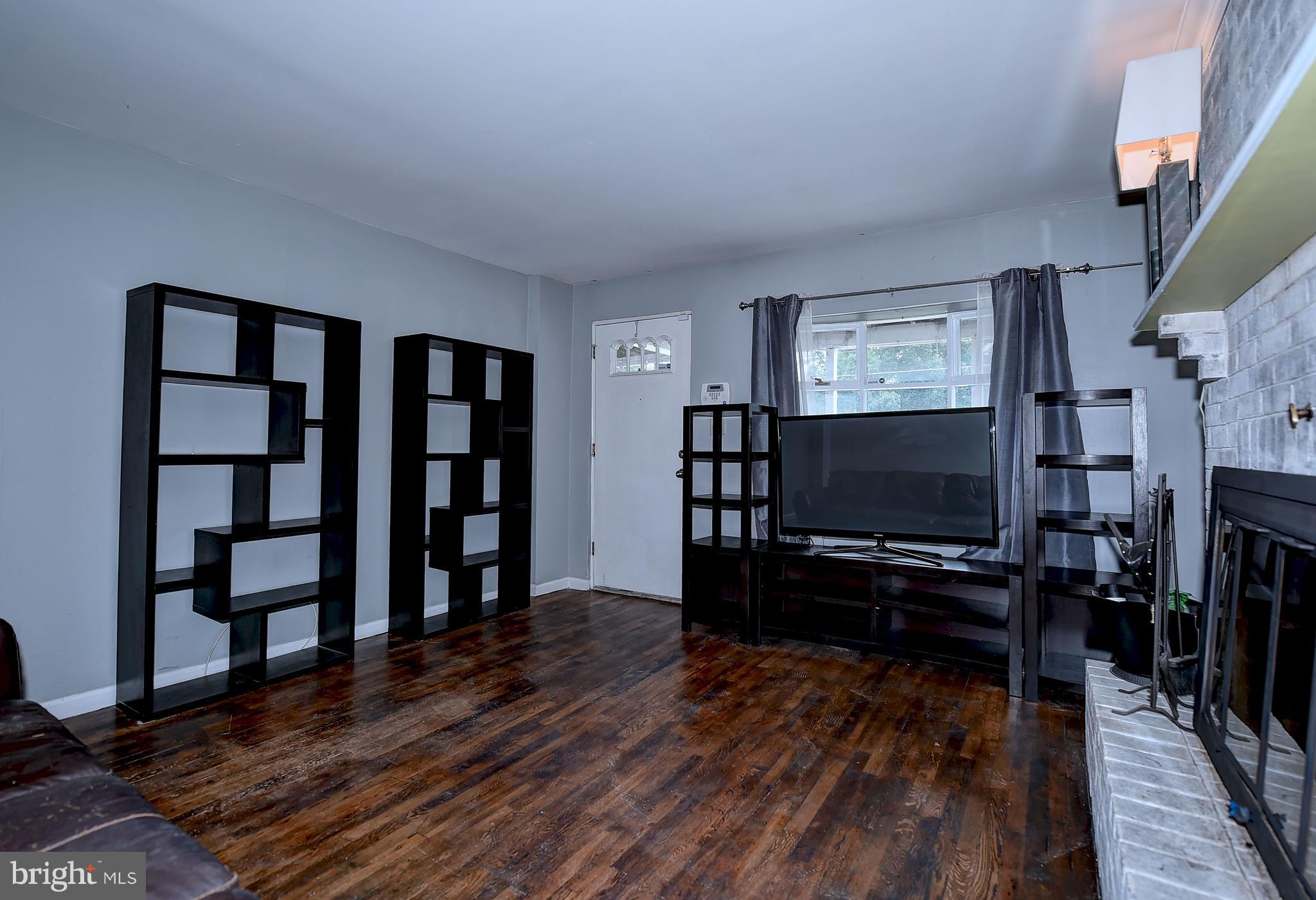 8448 Oakleigh Road Baltimore, MD 21234 - Photo 3 of 27 Living Room