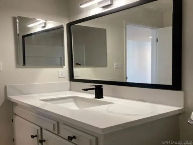 $3,100 | 811 West Nutmeg Street, Unit 302, San Diego, CA 92103