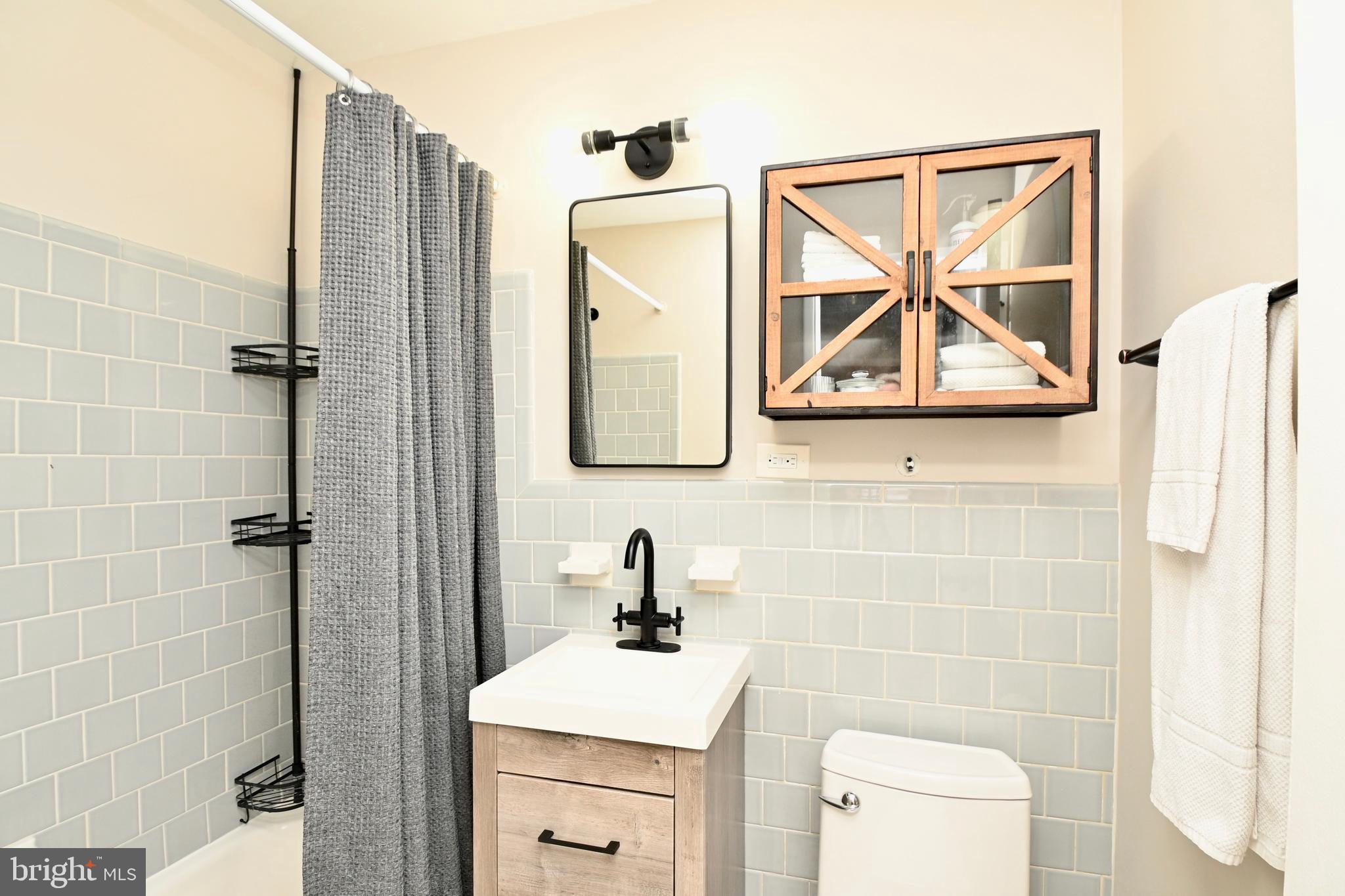 5010 Ravensworth Road Annandale, VA 22003 - Photo 21 of 42 Upstairs hall bathroom (full)