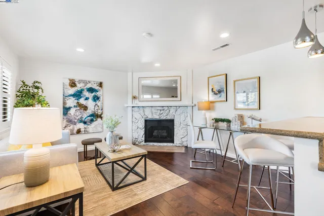 $699,000 | 1233 Broadway, Unit D, Alameda, CA 94501