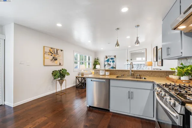 $699,000 | 1233 Broadway, Unit D, Alameda, CA 94501