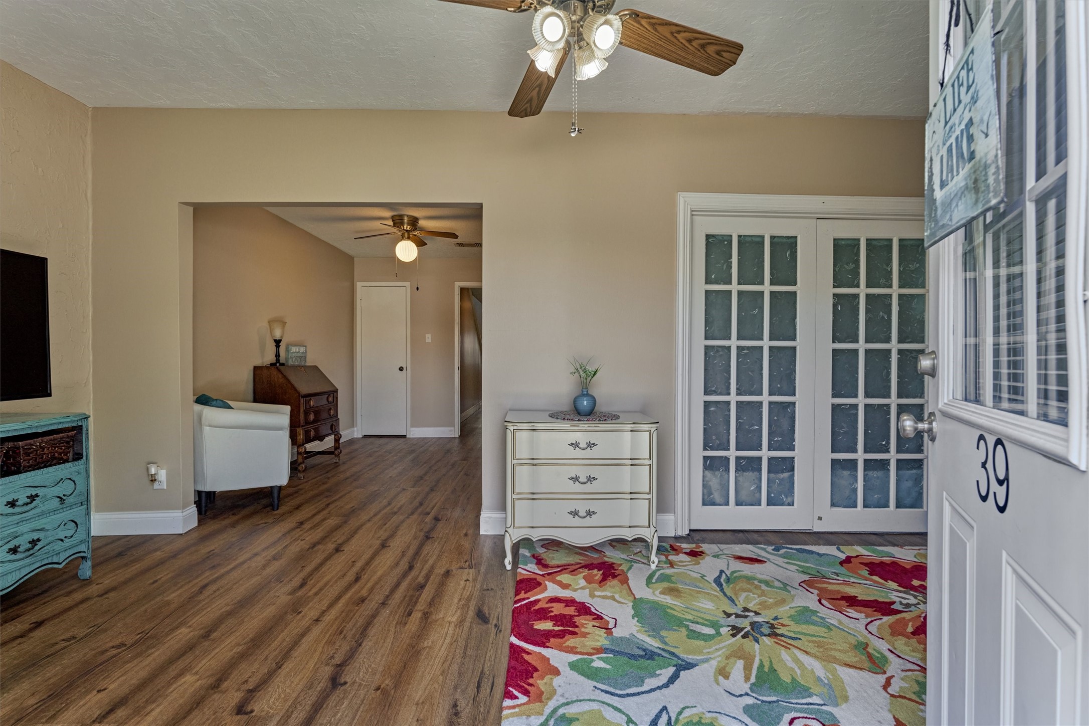 39 Regency Point Conroe, TX 77356 - Photo 5 of 44 Step inside to a freshly painted interior and continuous, low-maintenance wood laminate flooring.