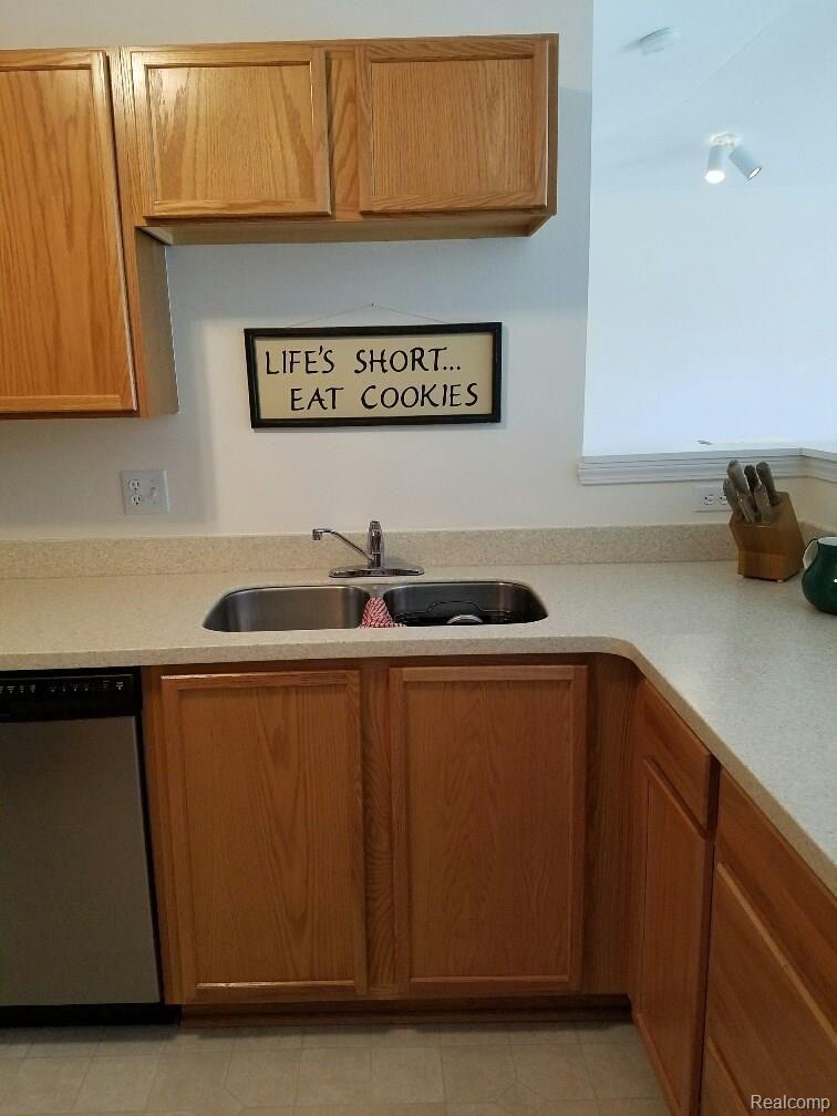 4114 Hampton Ridge Boulevard, Unit 11 Howell, MI 48843 - Photo 24 of 25 20160519_132428_resized.jpg