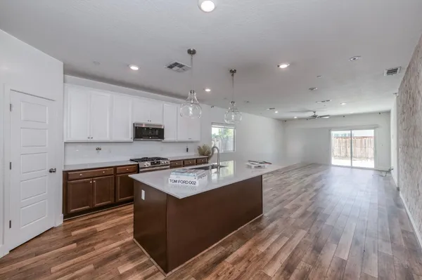 $549,000 | 2071 Hughes Avenue, Clovis, CA 93619