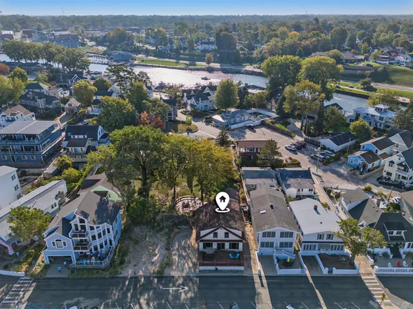 $1,995,000 | 30 Lakeshore Drive, South Haven, MI 49090