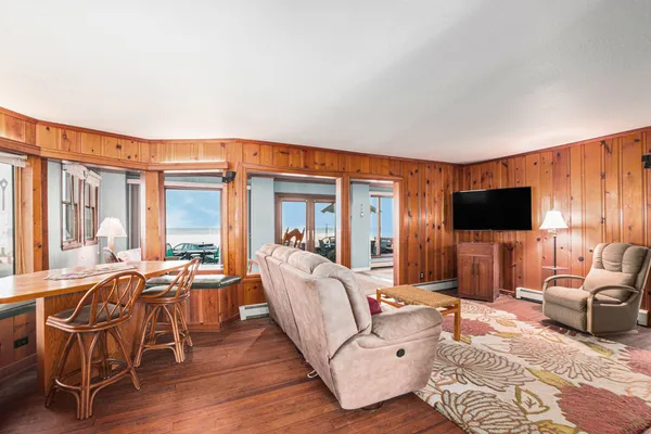$1,995,000 | 30 Lakeshore Drive, South Haven, MI 49090