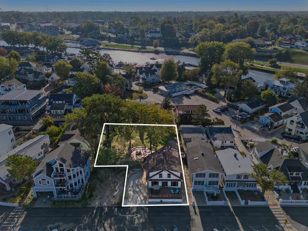 $1,995,000 | 30 Lakeshore Drive, South Haven, MI 49090