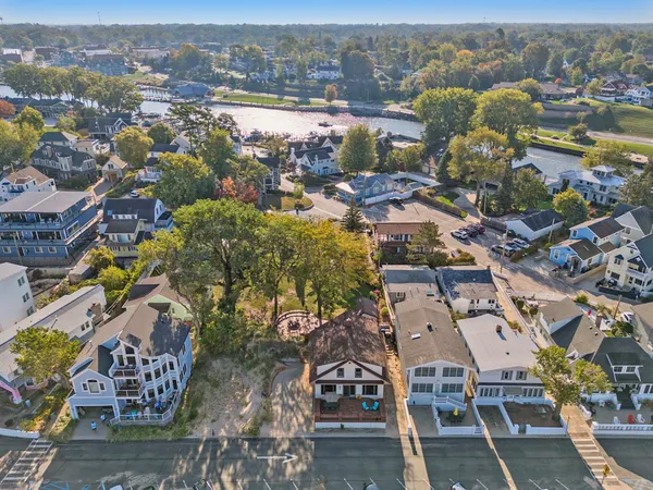 $1,995,000 | 30 Lakeshore Drive, South Haven, MI 49090