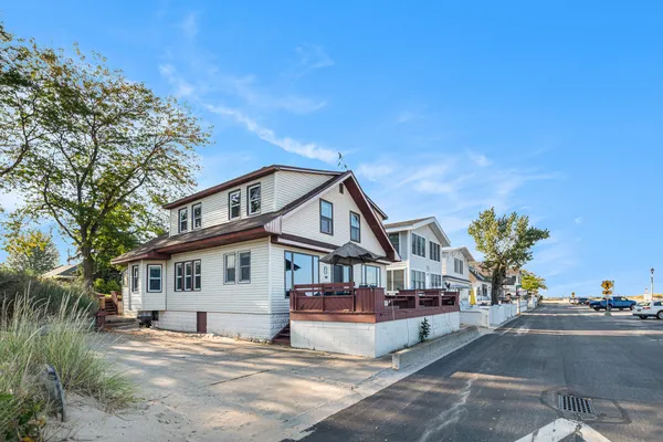 $1,995,000 | 30 Lakeshore Drive, South Haven, MI 49090
