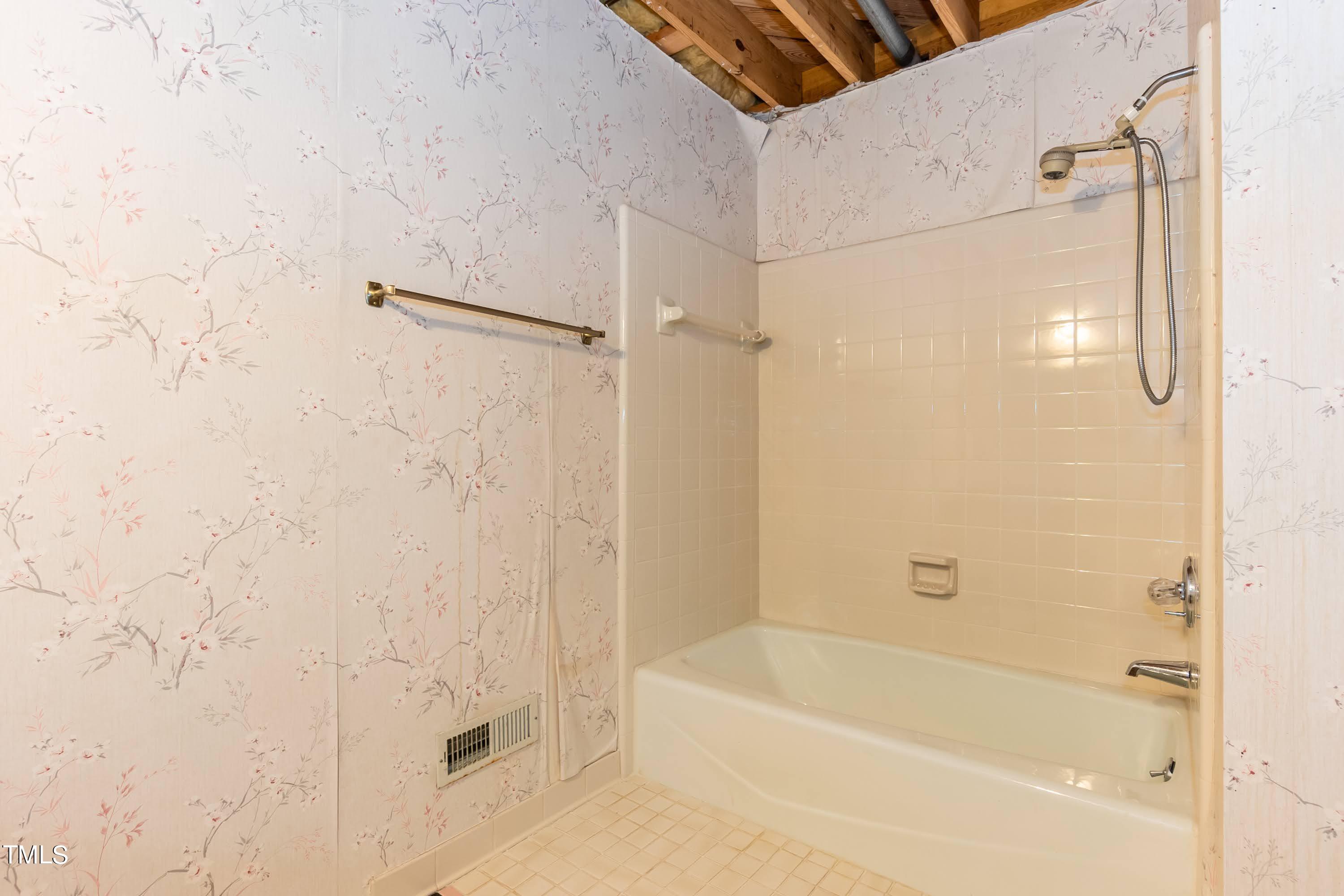 9212 Oneal Road Raleigh, NC 27613 - Photo 35 of 51 Basement Bathroom 01b