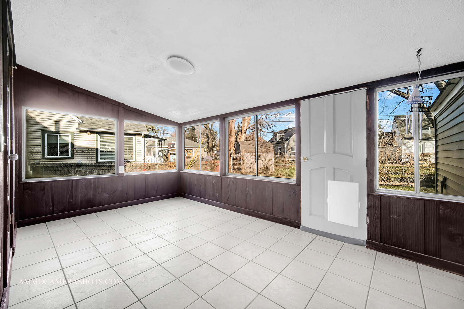 515 Miller Drive Elgin, IL 60123 - Photo 11 of 27 a view of an empty room with a window