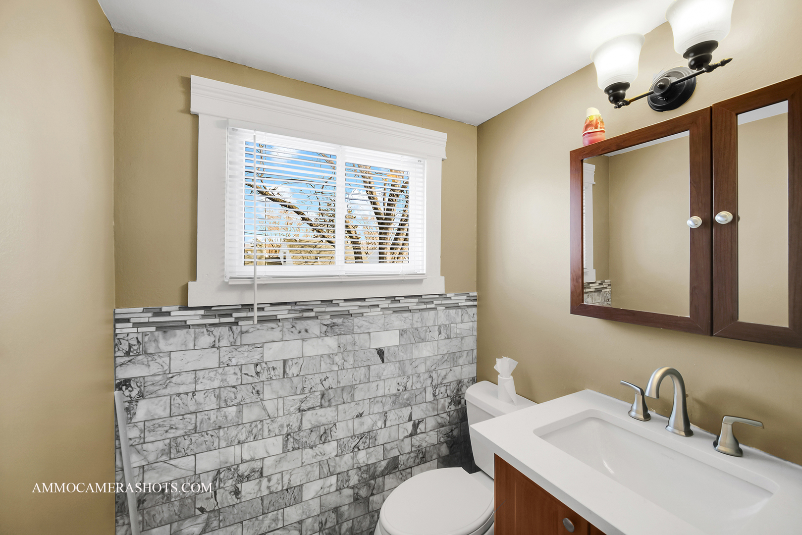 515 Miller Drive Elgin, IL 60123 - Photo 18 of 27 a bathroom with a sink a toilet and mirror