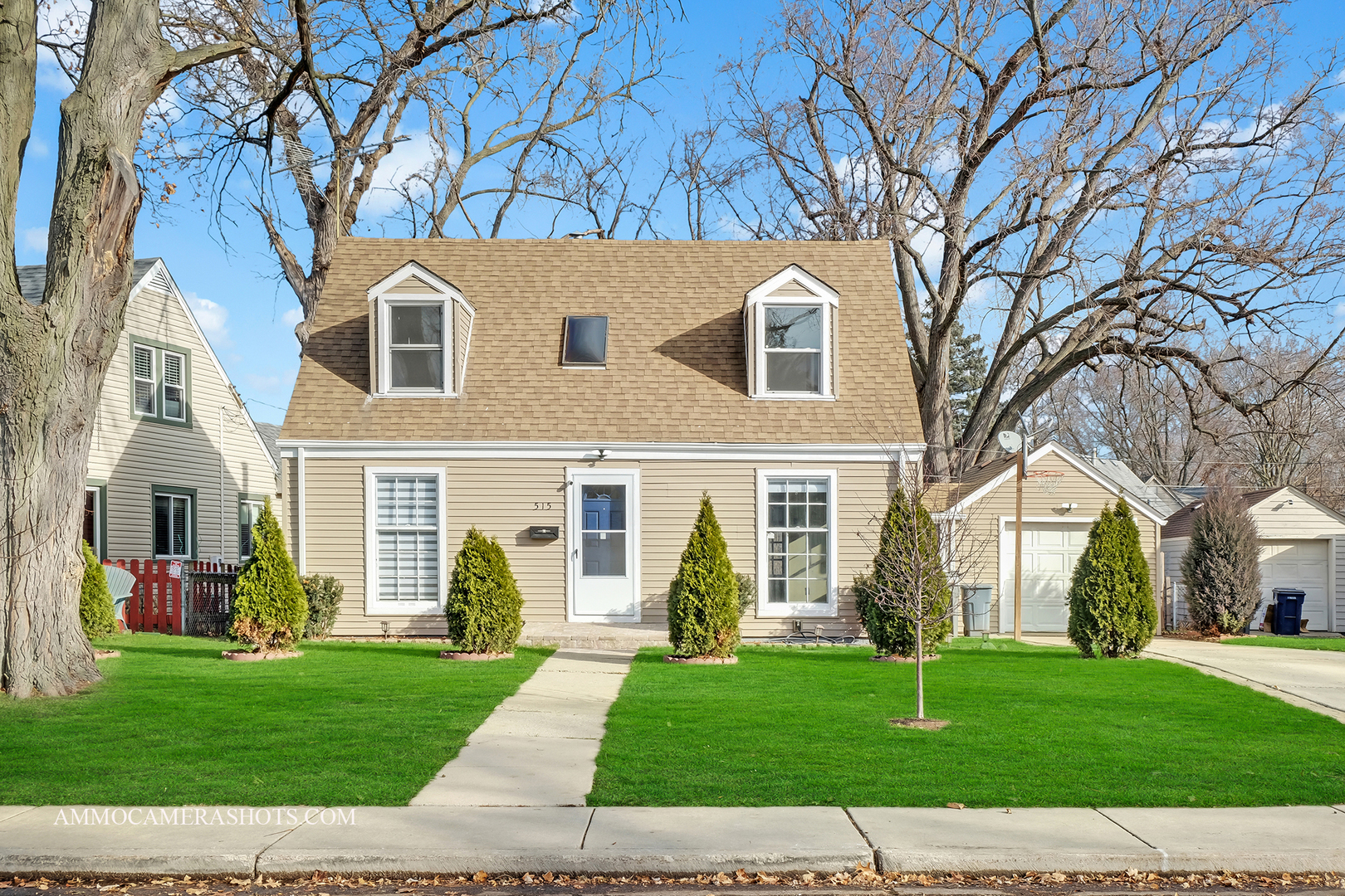 515 Miller Drive Elgin, IL 60123 - Photo 2 of 27 front view of a house with a yard