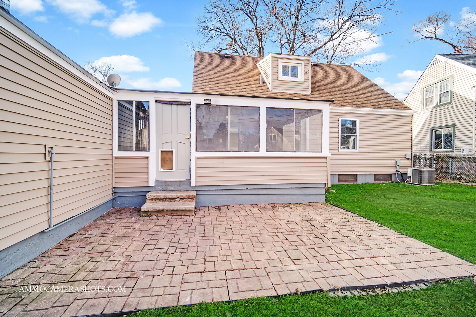 515 Miller Drive Elgin, IL 60123 - Photo 23 of 27 a front view of a house with garden