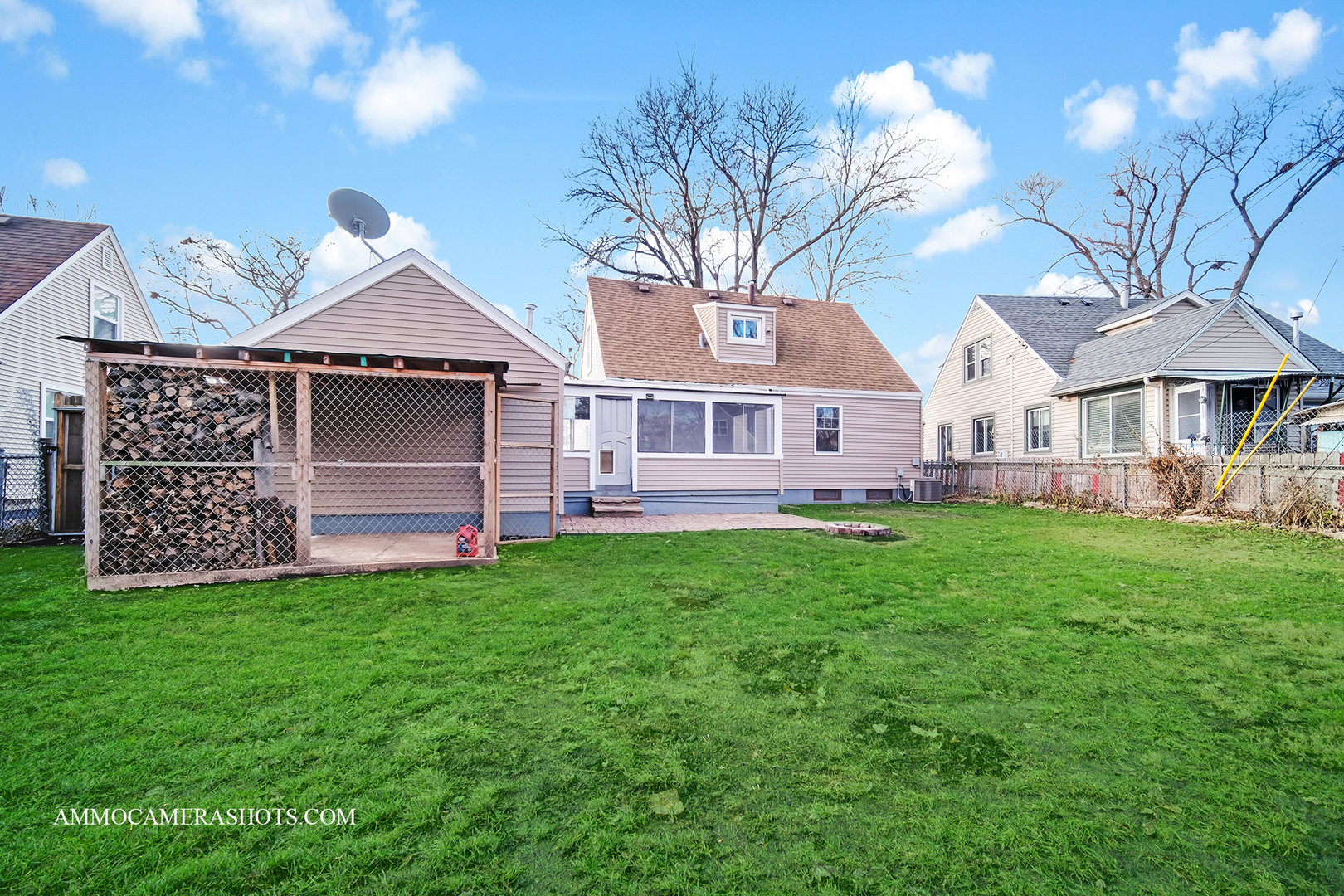 515 Miller Drive Elgin, IL 60123 - Photo 27 of 27 a front view of a house with a garden