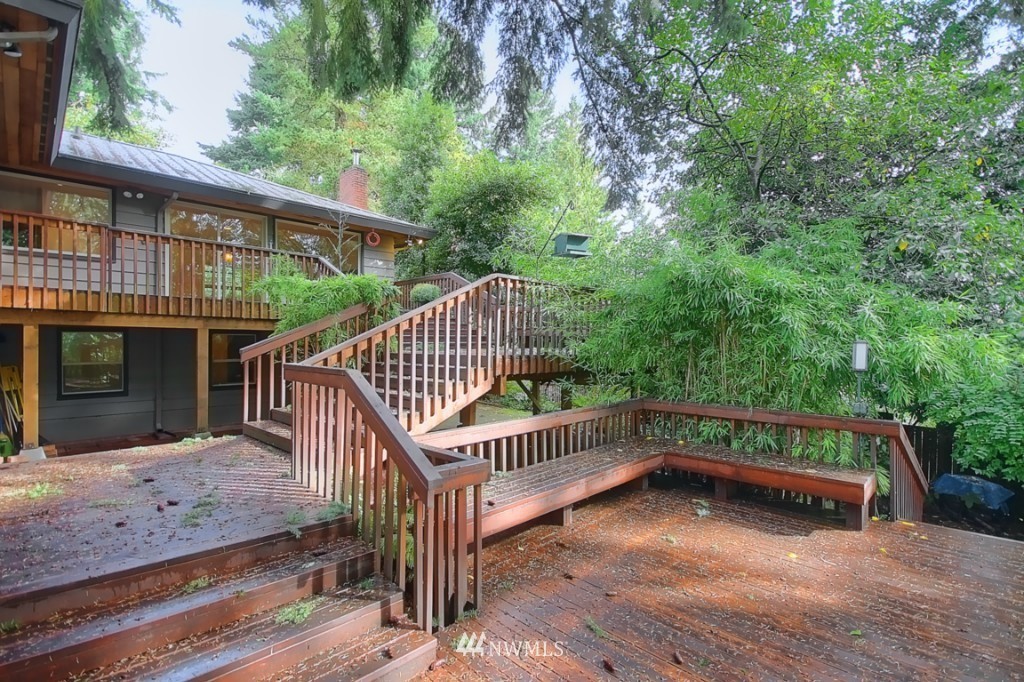 10823 Southeast 12th Street Bellevue, WA 98004 - Photo 2 of 15