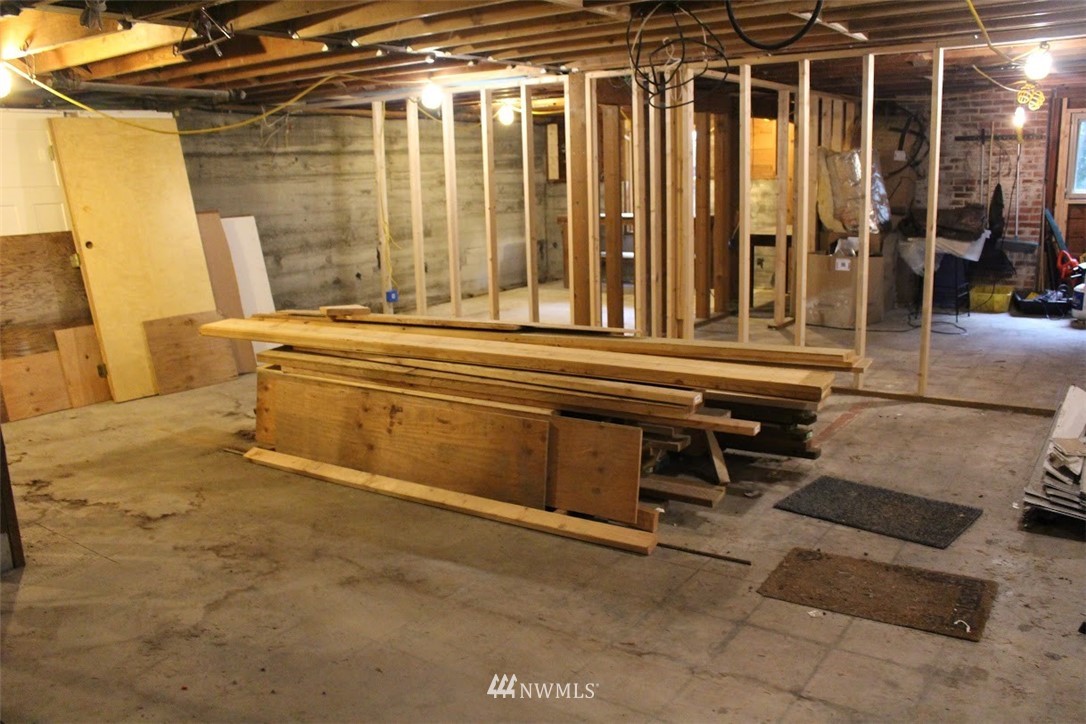 10823 Southeast 12th Street Bellevue, WA 98004 - Photo 12 of 15