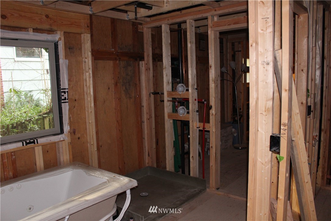 10823 Southeast 12th Street Bellevue, WA 98004 - Photo 13 of 15