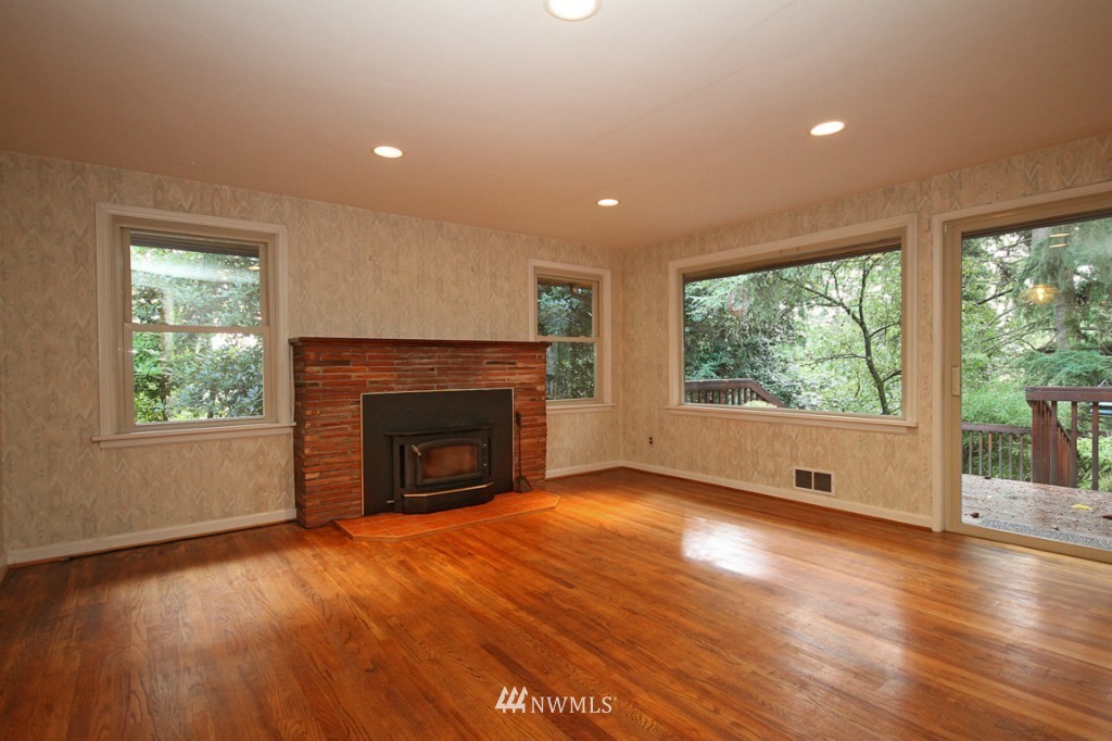 10823 Southeast 12th Street Bellevue, WA 98004 - Photo 4 of 15