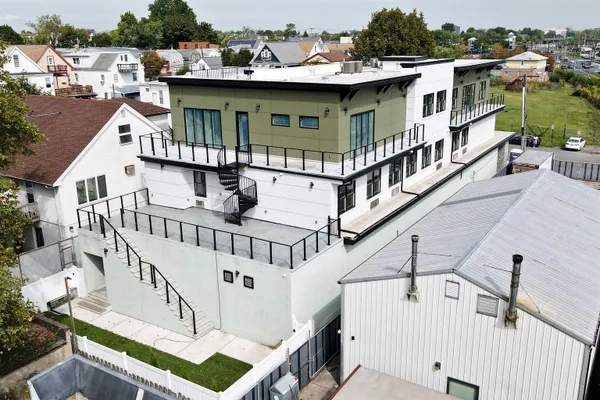 $2,145 | 82-84 East 31st Street, Unit 202, Bayonne, NJ 07002