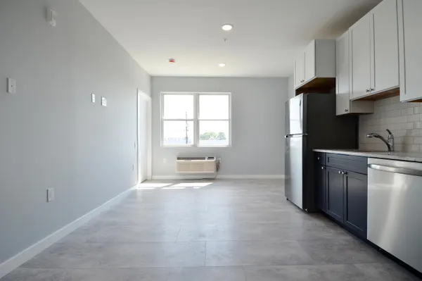 $2,145 | 82-84 East 31st Street, Unit 202, Bayonne, NJ 07002