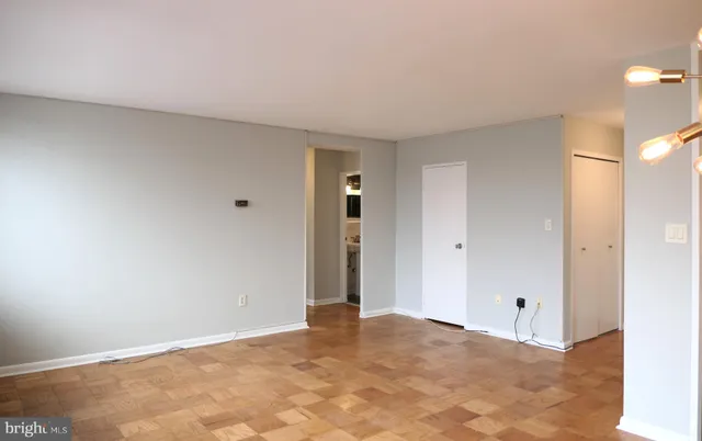 $2,100 | 6631 Wakefield Drive, Unit 717, Alexandria, VA 22307