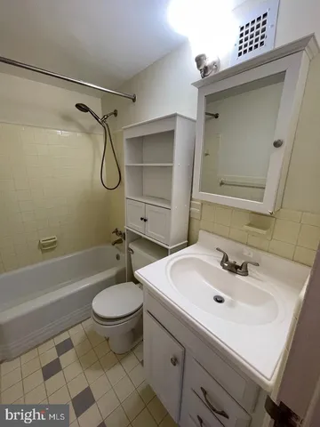 $2,100 | 6631 Wakefield Drive, Unit 717, Alexandria, VA 22307