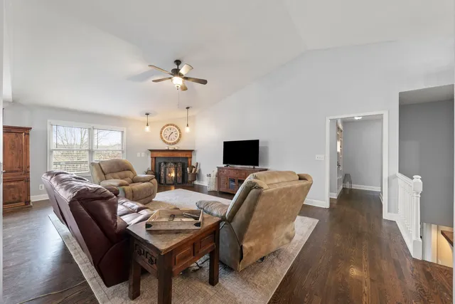 $438,000 | 1120 Oxford Circle, Sycamore, IL 60178