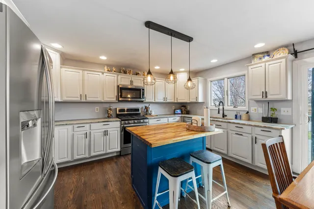 $438,000 | 1120 Oxford Circle, Sycamore, IL 60178