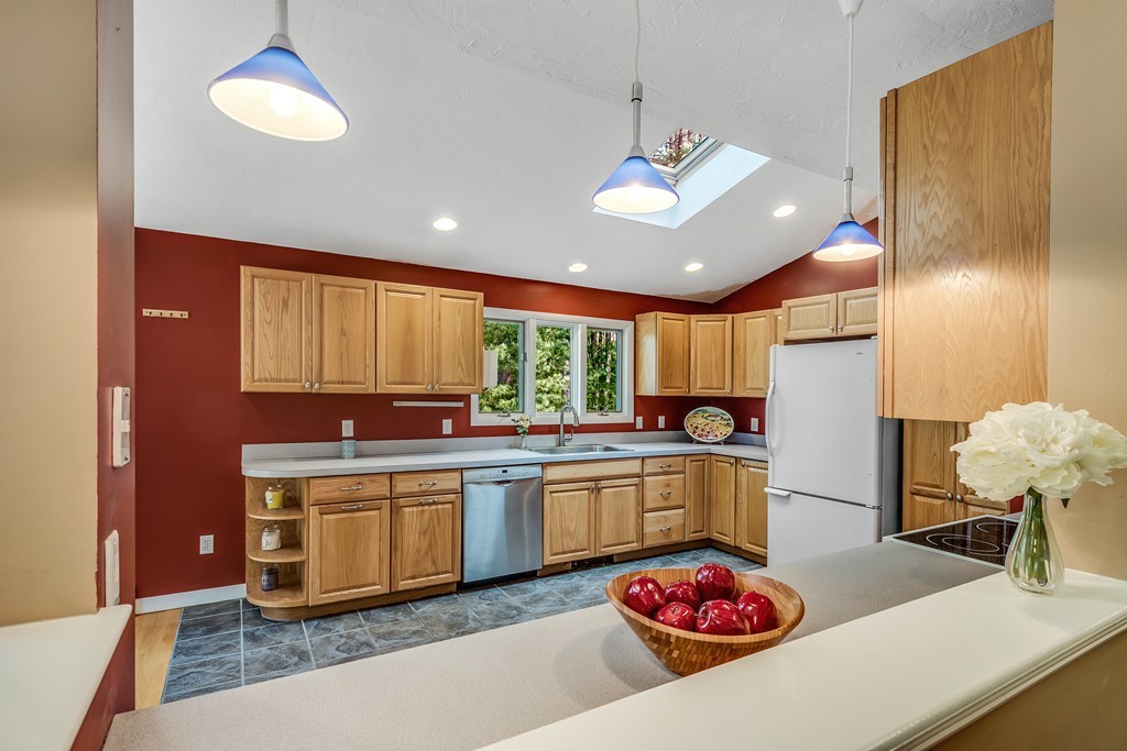 209 White Pond Road Hudson, MA 01749 - Photo 8 of 24 Gallery Image 8